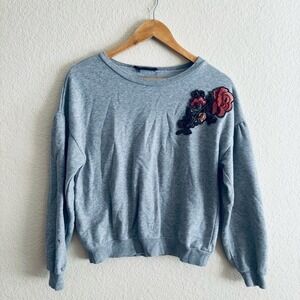 Sweet Wanderer Sweatshirt Small Gray Rose Floral Embroidery Puff Sleeve EM4097